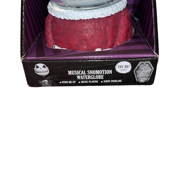 2023 Tim Burton's Water Globe musical wind up globe new - Picture 3 of 6